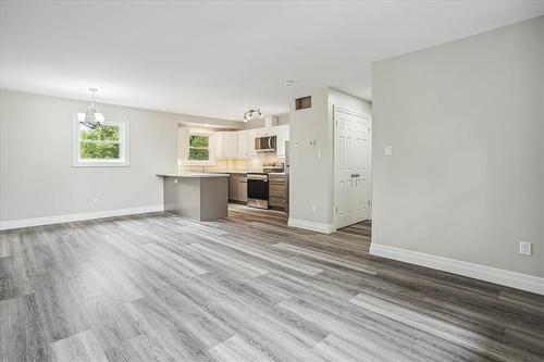 38 Viewpoint Avenue, Hamilton, ON - Indoor Photo Showing Living Room