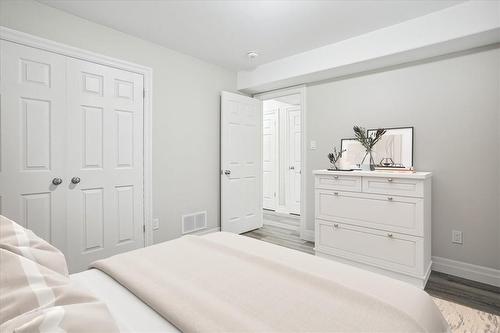 38 Viewpoint Avenue, Hamilton, ON - Indoor Photo Showing Bedroom