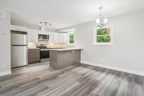 38 Viewpoint Avenue, Hamilton, ON - Indoor Photo Showing Kitchen