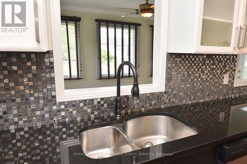 353 Silverbirch Boulevard, Hamilton, ON - Indoor Photo Showing Kitchen With Double Sink