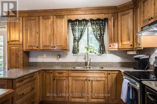 17 Pridham Crescent, Essa, ON - Indoor Photo Showing Kitchen With Double Sink