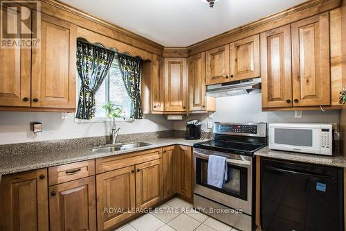 17 Pridham Crescent, Essa, ON - Indoor Photo Showing Kitchen With Double Sink