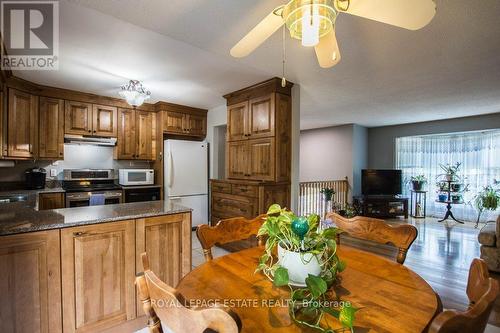 17 Pridham Crescent, Essa, ON - Indoor Photo Showing Dining Room