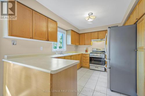 7 Bishop Drive, Barrie (Ardagh), ON - Indoor Photo Showing Kitchen