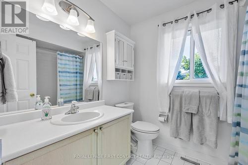 7 Bishop Drive, Barrie, ON - Indoor Photo Showing Bathroom