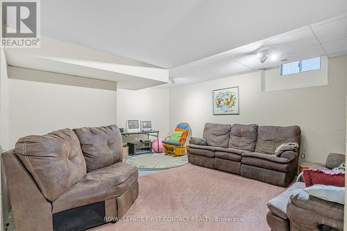 7 Bishop Drive, Barrie (Ardagh), ON - Indoor