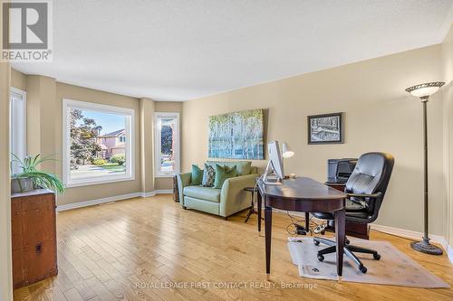 7 Bishop Drive, Barrie (Ardagh), ON - Indoor