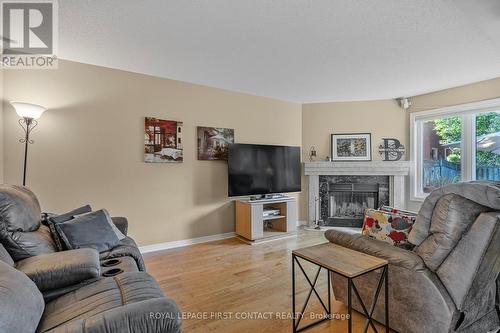 7 Bishop Drive, Barrie, ON - Indoor Photo Showing Living Room With Fireplace