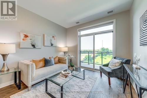 216 - 95 Dundas Street W, Oakville, ON - Indoor Photo Showing Living Room