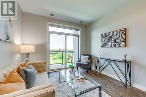 216 - 95 Dundas Street W, Oakville, ON - Indoor Photo Showing Living Room