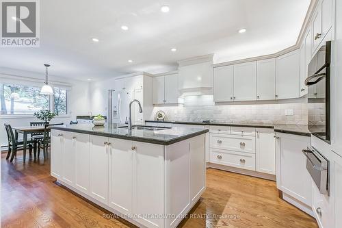 1520 Camelford Road, Mississauga, ON - Indoor Photo Showing Kitchen With Upgraded Kitchen