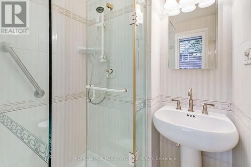 1520 Camelford Road, Mississauga, ON - Indoor Photo Showing Bathroom