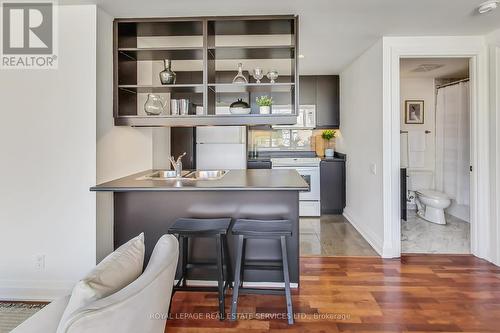 705 - 383 Ellis Park Road, Toronto (High Park-Swansea), ON - Indoor Photo Showing Kitchen