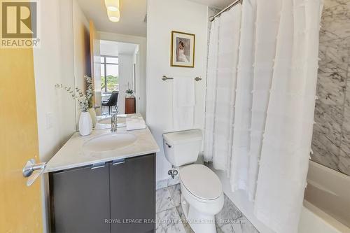 705 - 383 Ellis Park Road, Toronto (High Park-Swansea), ON - Indoor Photo Showing Bathroom