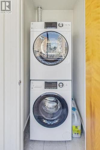 705 - 383 Ellis Park Road, Toronto (High Park-Swansea), ON - Indoor Photo Showing Laundry Room