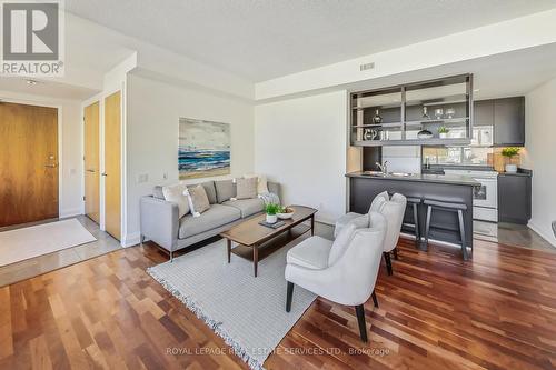 705 - 383 Ellis Park Road, Toronto (High Park-Swansea), ON - Indoor Photo Showing Living Room