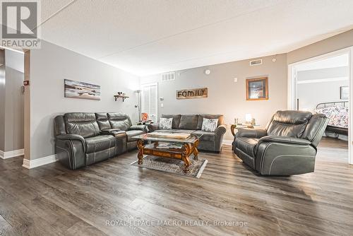 212 - 1491 Maple Avenue, Milton (Dempsey), ON - Indoor Photo Showing Living Room