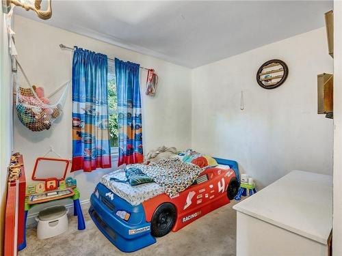 214 Church Street, Haldimand County, ON - Indoor Photo Showing Garage