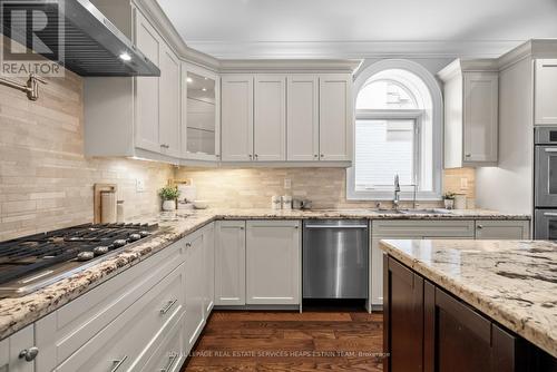 129 Chaplin Crescent, Toronto (Yonge-Eglinton), ON - Indoor Photo Showing Kitchen With Stainless Steel Kitchen With Upgraded Kitchen