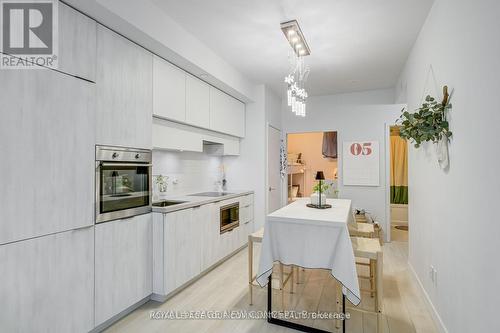 3412 - 8 Eglinton Avenue E, Toronto, ON - Indoor Photo Showing Kitchen