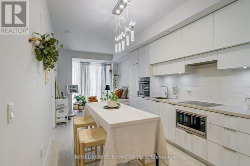 3412 - 8 Eglinton Avenue E, Toronto, ON - Indoor Photo Showing Kitchen With Upgraded Kitchen