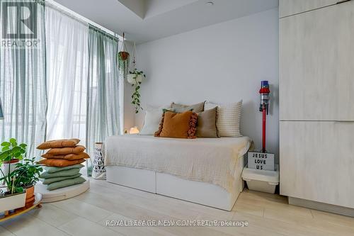 3412 - 8 Eglinton Avenue E, Toronto, ON - Indoor Photo Showing Bedroom