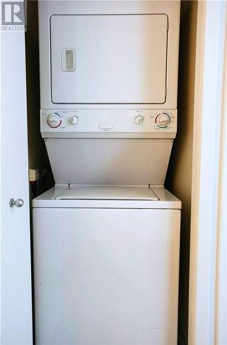 710 - 9 Spadina Avenue, Toronto, ON - Indoor Photo Showing Laundry Room