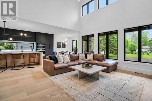 83 Rose Street, Georgina (Sutton & Jackson'S Point), ON - Indoor Photo Showing Living Room