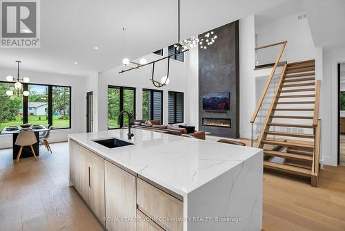 83 Rose Street, Georgina, ON - Indoor Photo Showing Kitchen