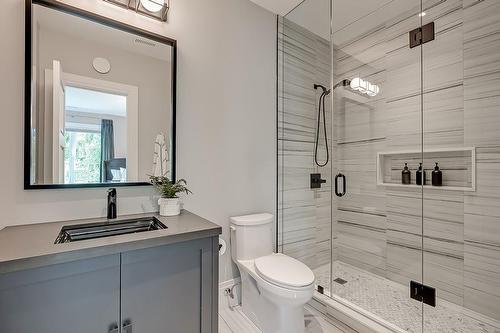 2613 Homestead Drive, Burlington, ON - Indoor Photo Showing Bathroom