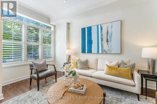 106 Mitchell Avenue, Toronto, ON - Indoor Photo Showing Living Room