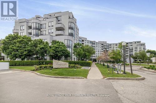 516 - 333 Clark Avenue, Vaughan (Crestwood-Springfarm-Yorkhill), ON - Outdoor