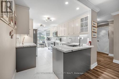 516 - 333 Clark Avenue, Vaughan (Crestwood-Springfarm-Yorkhill), ON - Indoor Photo Showing Kitchen