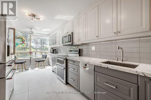 516 - 333 Clark Avenue, Vaughan, ON - Indoor Photo Showing Kitchen With Stainless Steel Kitchen With Upgraded Kitchen