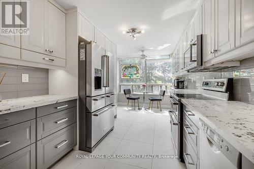 516 - 333 Clark Avenue, Vaughan, ON - Indoor Photo Showing Kitchen With Stainless Steel Kitchen With Upgraded Kitchen