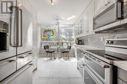 516 - 333 Clark Avenue, Vaughan (Crestwood-Springfarm-Yorkhill), ON - Indoor Photo Showing Kitchen With Stainless Steel Kitchen With Upgraded Kitchen