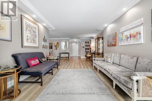 516 - 333 Clark Avenue, Vaughan (Crestwood-Springfarm-Yorkhill), ON - Indoor Photo Showing Living Room