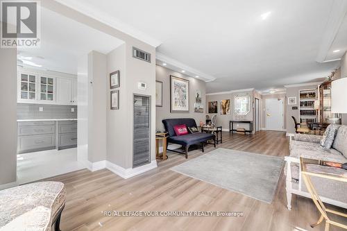 516 - 333 Clark Avenue, Vaughan, ON - Indoor Photo Showing Living Room