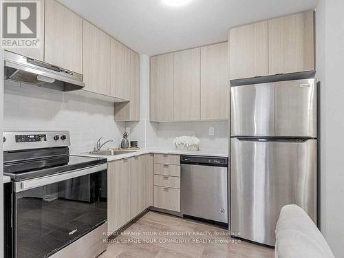 Room 1 - 50 Orchid Place Drive, Toronto (Malvern), ON - Indoor Photo Showing Kitchen With Upgraded Kitchen