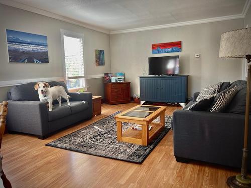 845 Wallinger Avenue, Kimberley, BC - Indoor Photo Showing Living Room