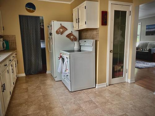 845 Wallinger Avenue, Kimberley, BC - Indoor Photo Showing Laundry Room