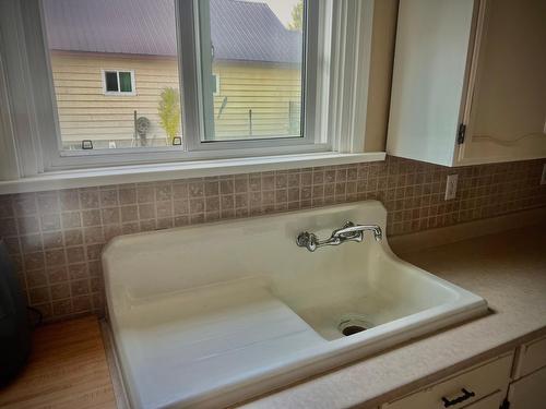 845 Wallinger Avenue, Kimberley, BC - Indoor Photo Showing Bathroom