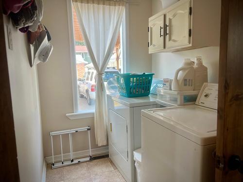 845 Wallinger Avenue, Kimberley, BC - Indoor Photo Showing Laundry Room