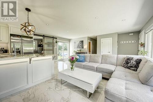 2309 Taylorwoods Boulevard, Innisfil, ON - Indoor Photo Showing Living Room