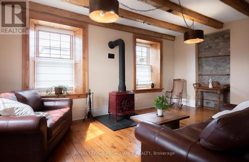 1311 Turnbull Way, Kingston, ON - Indoor Photo Showing Living Room