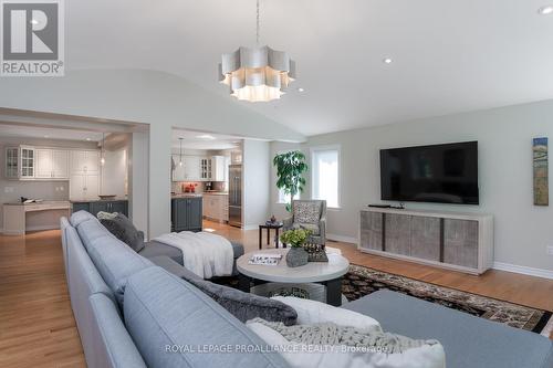 37 Faircrest Boulevard, Kingston, ON - Indoor Photo Showing Living Room