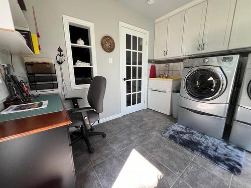 Salle de lavage - 47 Ch. De La Pointe-Aux-Cèdres, Kipawa, QC - Indoor Photo Showing Laundry Room