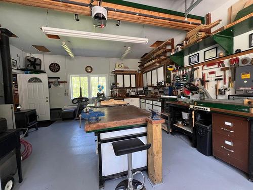 Atelier - 47 Ch. De La Pointe-Aux-Cèdres, Kipawa, QC - Indoor Photo Showing Garage