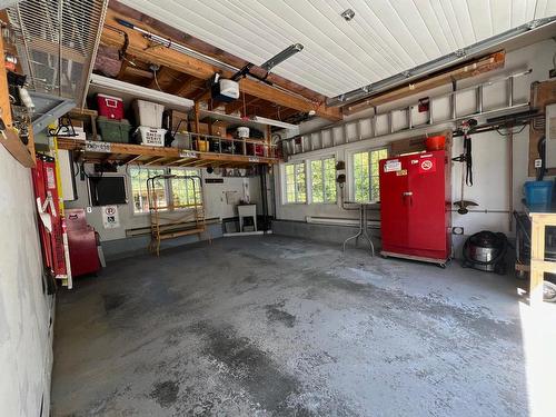 Garage - 47 Ch. De La Pointe-Aux-Cèdres, Kipawa, QC - Indoor Photo Showing Garage