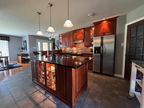 Cuisine - 47 Ch. De La Pointe-Aux-Cèdres, Kipawa, QC - Indoor Photo Showing Kitchen With Upgraded Kitchen